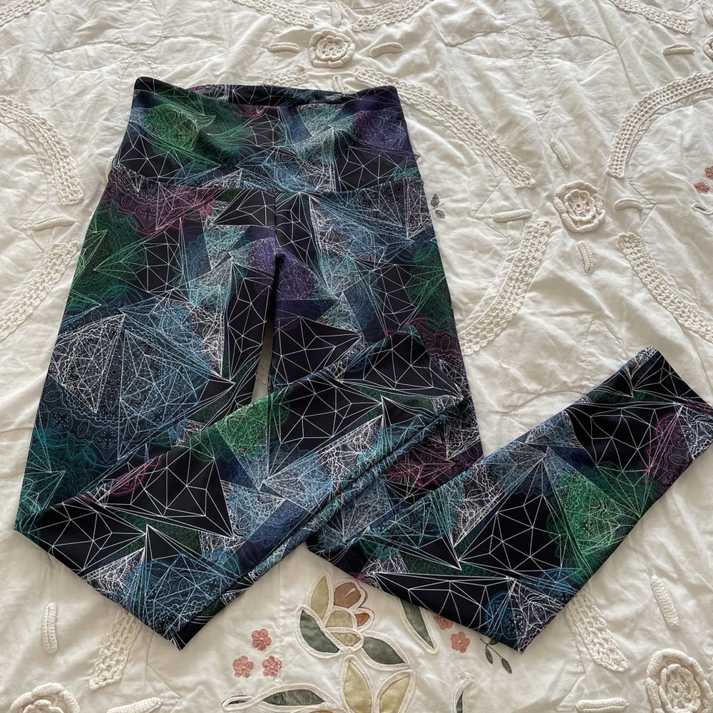 Onzie high rise mid legging only wear a few times